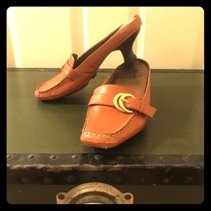 Open back heeled loafer